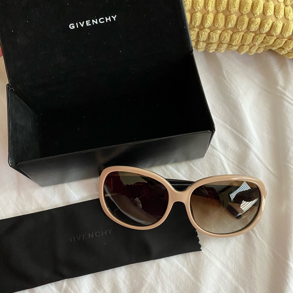 Givenchy Sunglasses 🤎